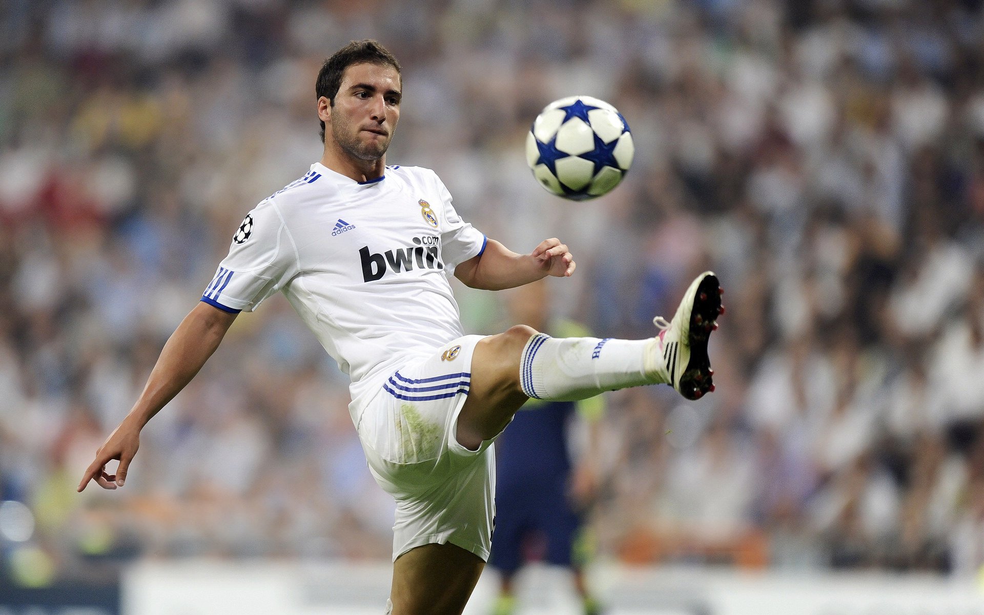 中超球队在主场氛围营造方面持续优化,中超主场氛围最好的球队