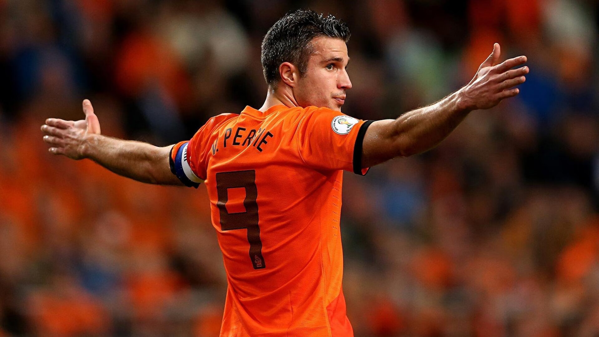 球员在训练中突破技术瓶颈获得教练肯定，持球队员突破后