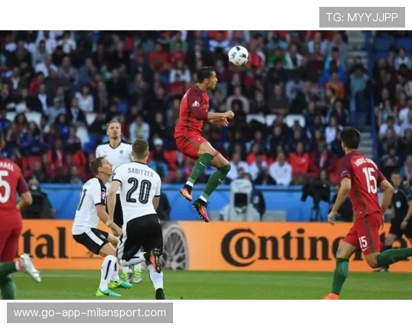 罗马谋划引进C罗式头球利器，革新定位球战术再启新篇