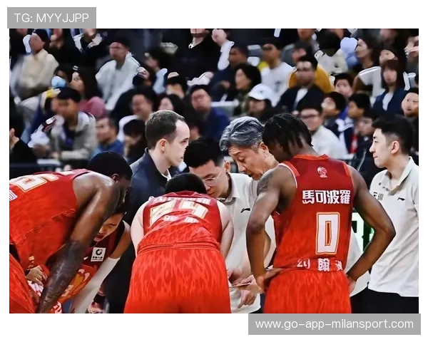 球员在关键战中表现冷静成为胜负分水岭，关键球员篮球